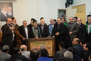 بدرقه مداحان و پیرغلامان استان مرکزی به اجلاس بین المللی اصفهان