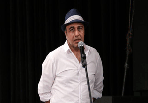 لحظه ورود غافلگیرانه رضا عطاران به سینما کوروش + فیلم