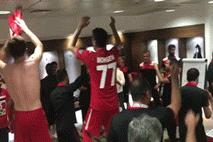 جشن پرسپولیسی‌ها در رختکن بعد از شکست دادن الاهلی + فیلم
