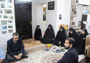 دیدار اعضای کنگره شهدای دانشجوی قم با خانواده شهید مدافع حرم
