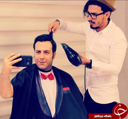 سلفی آقای بازیگر در آرایشگاه شخصی اش!