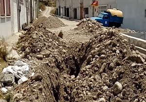گودال های بر جای مانده در شهرک فرهنگیان + فیلم