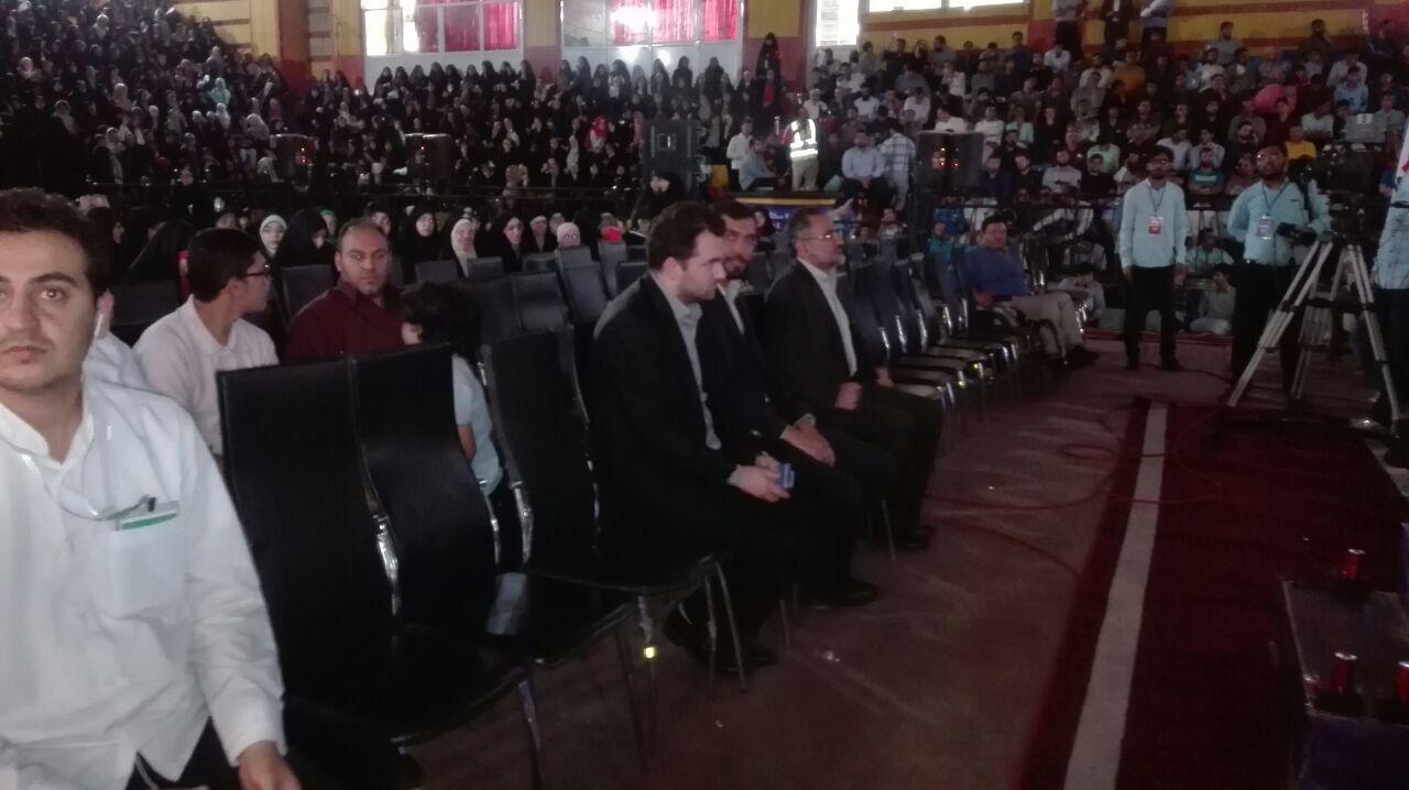 حاشیه&zwnj;نگاری از جشن ۴سالگی برنامه طنز &laquo;دکتر سلام&raquo;