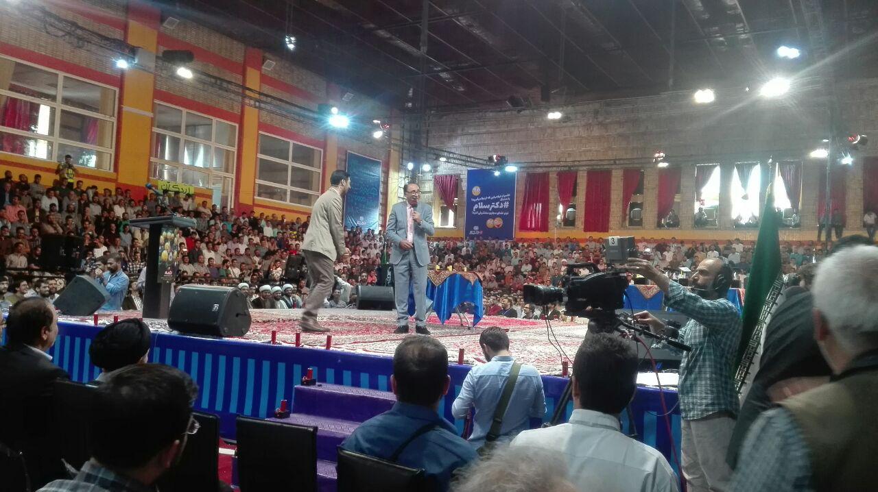 حاشیه&zwnj;نگاری از جشن ۴سالگی برنامه طنز &laquo;دکتر سلام&raquo;