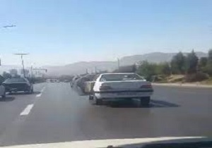 بار وانت بر دوش خودرو آردی/تالاب بین المللی گاوخونی در یک قدمی خشک شدن/وضعیت اسفبار جاده نوق - بافق + فیلم و تصاویر بار وانت بر دوش خودرو آردی/تالاب بین المللی گاوخونی در یک قدمی خشک شدن/وضعیت اسفبار جاده نوق - بافق + فیلم و تصاویر