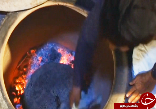 ساخت تنور سفالی به دست هنرمندان چیره دست بروجردی ساخت تنور سفالی به دست هنرمندان چیره دست بروجردی
