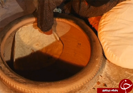 ساخت تنور سفالی به دست هنرمندان چیره دست بروجردی ساخت تنور سفالی به دست هنرمندان چیره دست بروجردی