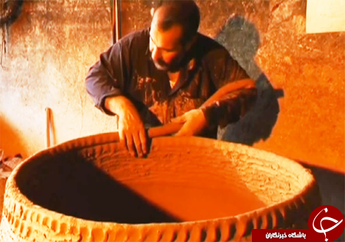 ساخت تنور سفالی به دست هنرمندان چیره دست بروجردی