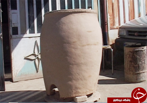 ساخت تنور سفالی به دست هنرمندان چیره دست بروجردی ساخت تنور سفالی به دست هنرمندان چیره دست بروجردی