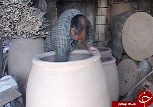 ساخت تنور سفالی به دست هنرمندان چیره دست بروجردی ساخت تنور سفالی به دست هنرمندان چیره دست بروجردی