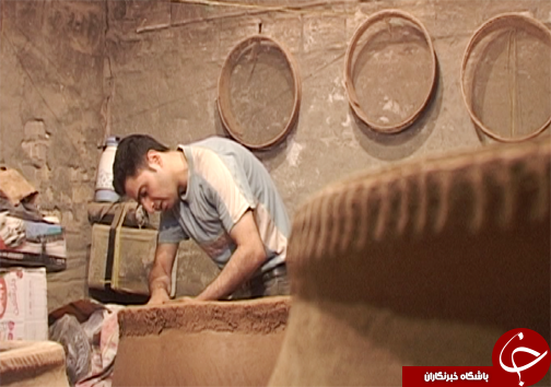 ساخت تنور سفالی به دست هنرمندان چیره دست بروجردی ساخت تنور سفالی به دست هنرمندان چیره دست بروجردی