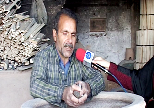 ساخت تنور سفالی به دست هنرمندان چیره دست بروجردی ساخت تنور سفالی به دست هنرمندان چیره دست بروجردی