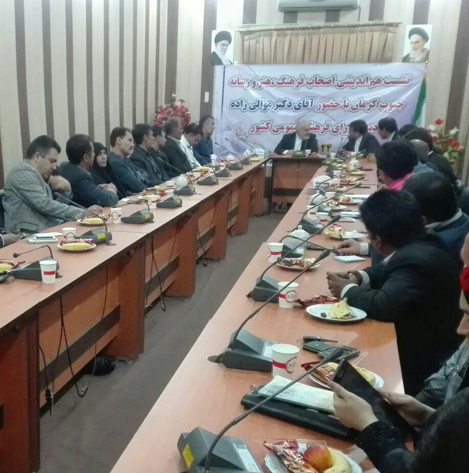تشکیل شورایی از اصحاب فرهنگ و هنر در کنار شورای فرهنگ عمومی کشور