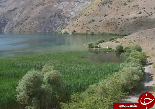 دریاچه گهر نگینی آبی زاگرس در دل کوه های اشترانکوه