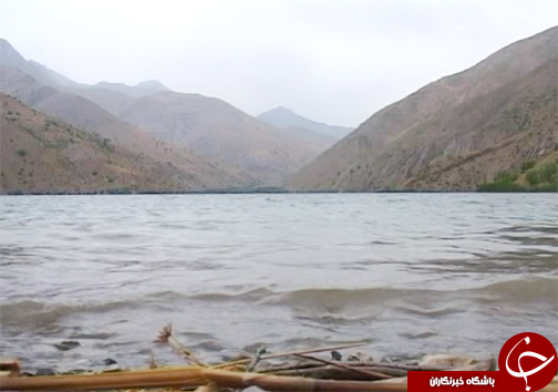 دریاچه گهر نگینی آبی زاگرس در دل کوه های اشترانکوه