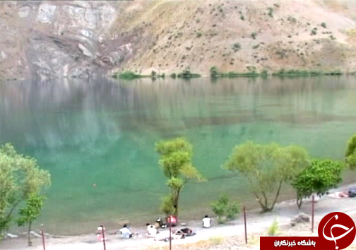 دریاچه گهر نگینی آبی زاگرس در دل کوه های اشترانکوه