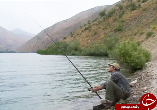 دریاچه گهر نگینی آبی زاگرس در دل کوه های اشترانکوه