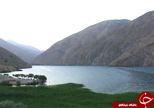 دریاچه گهر نگینی آبی زاگرس در دل کوه های اشترانکوه