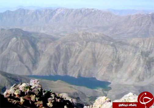 دریاچه گهر نگینی آبی زاگرس در دل کوه های اشترانکوه