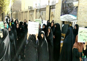 اعتراض تعدادی از فرهنگیان بازنشته آموزش و پرورش بزد