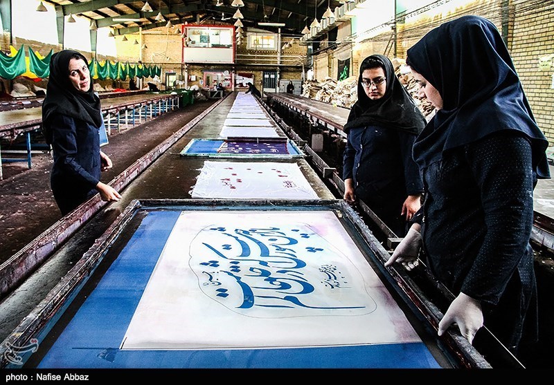 در آستانه فرارسیدن ماه محرم در کارگاه های تولید پرچم چه می گذرد؟+تصاویر