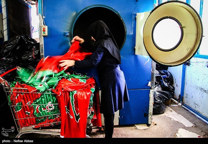 در آستانه فرارسیدن ماه محرم در کارگاه های تولید پرچم چه می گذرد؟+تصاویر
