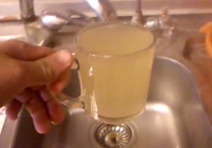 آب شرب نسکافه‌ای در کشلی! + فیلم