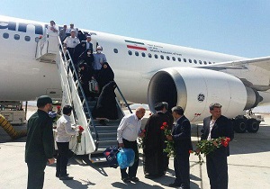اولین گروه از حجاج یزدی از فرودگاه جده وارد فرودگاه شهید صدوقی یزد شدند