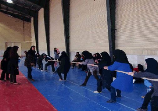 مسابقه طناب کشی بانوان در بندرگز