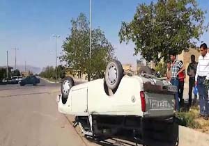 واژگونی پیکان وانت در آباده‌طشک + فیلم
