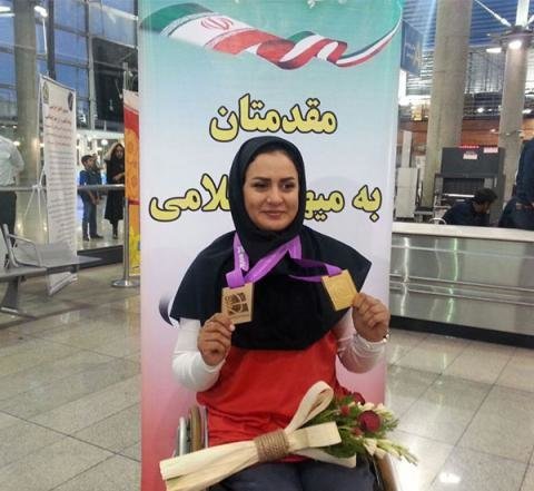 زهرا نعمتی مدال جهانی خود را اهدا کرد