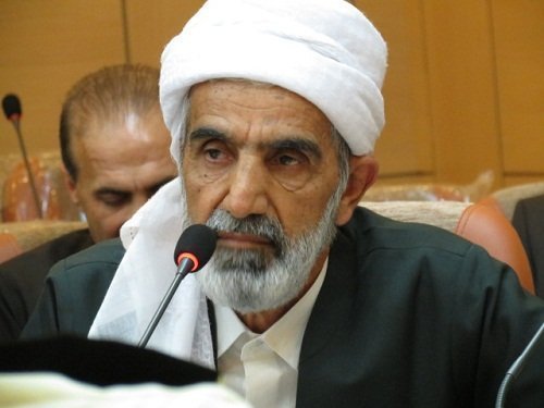 مسئولان بدانند با رفع مشکلات مردم، علاقه آنان را به نظام افزون خواهند کرد