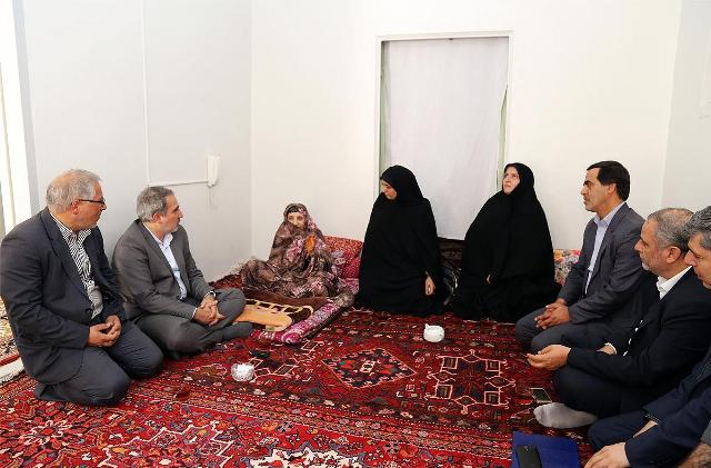 خداوند هیچ مادری را چشم انتظار فرزند نگذارد