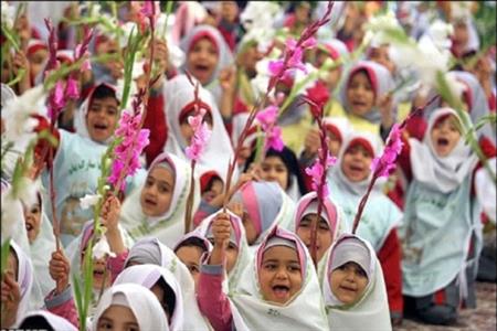 جشن شکوفه ها در مدارس همدان