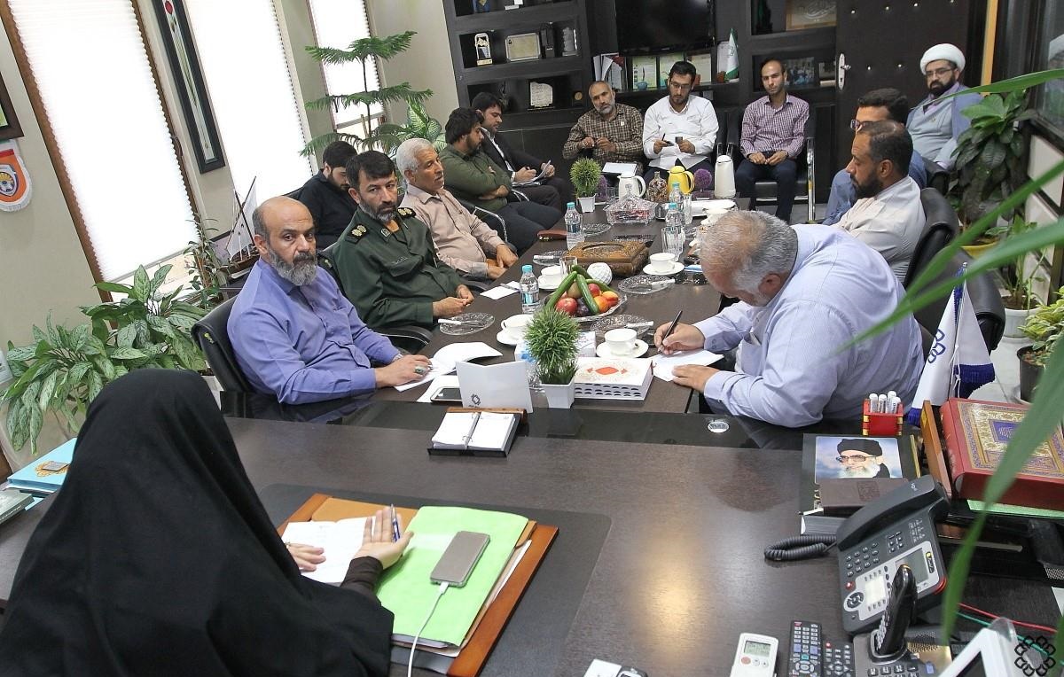 محرم را نباید در خانه و هیئات محبوس کرد