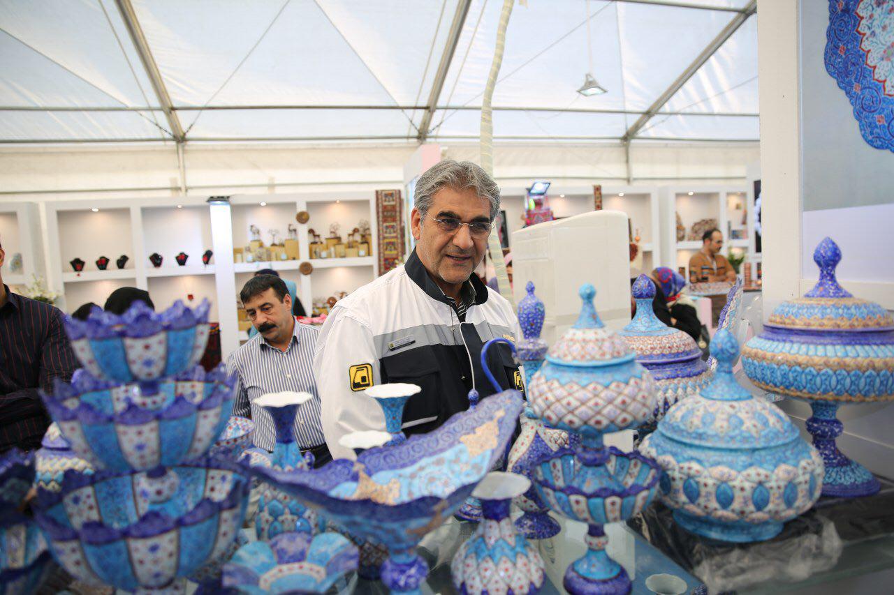 فعالیت یک هزار و 300 دستفروش شهرستانی زن در مترو تهران