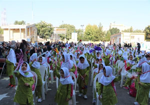 نواخته شدن زنگ شکوفه ها در میاندوآب