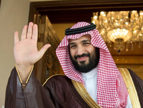 راز تاخیر بن سلمان در بوسیدن دستان پدرش چه بود؟+فیلم