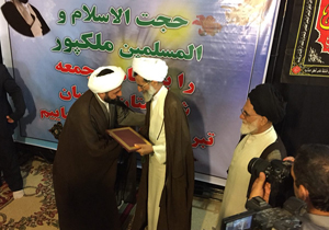 امام جمعه فارسان محسن ملک پور امام جمعه سابق سامان  با حضور نماینده محترم ولی فقیه در استان و حجت الاسلام احمدی
