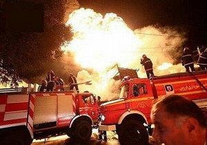لنج باری در اسکله دریابانی آبادان آتش گرفت