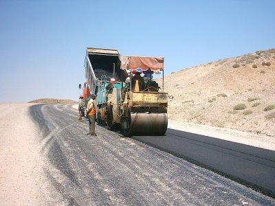 امضای قرارداد 5 پروژه بزرگ جاده سازی در افغانستان