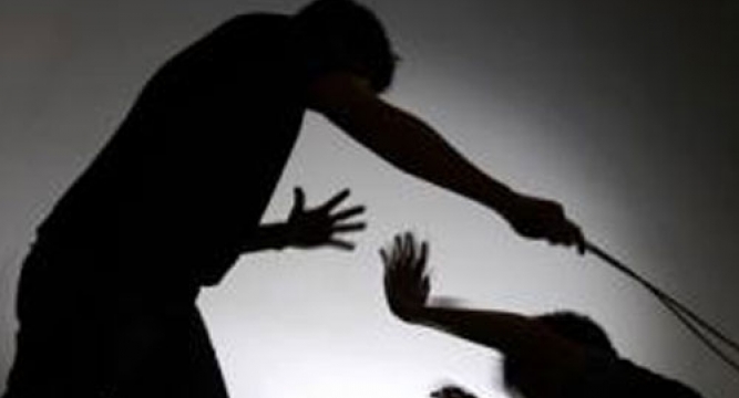 لحظه وحشتناک کتک&zwnj;خوردن یک معلم توسط شاگردانش + فیلم
