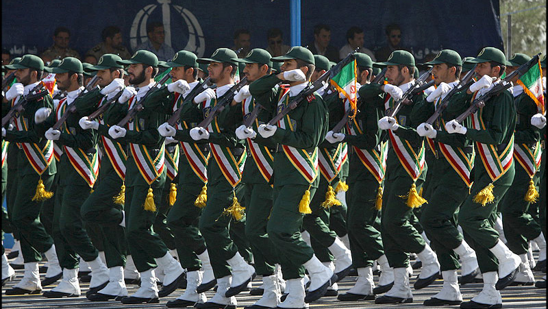یگان‌های پیاده سپاه پاسداران انقلاب اسلامی از مقابل جایگاه عبور کردند