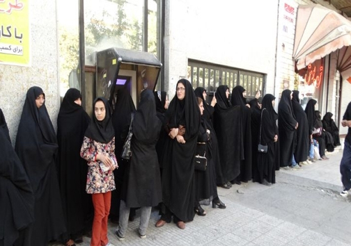 برافراشته کردن پرچم عزای امام حسین(ع)در الیگودرز + تصاویر