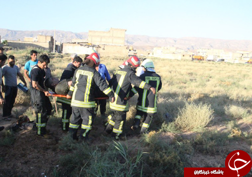سقوط دو دستگاه خودرو سوارى درون كانال فاضلاب