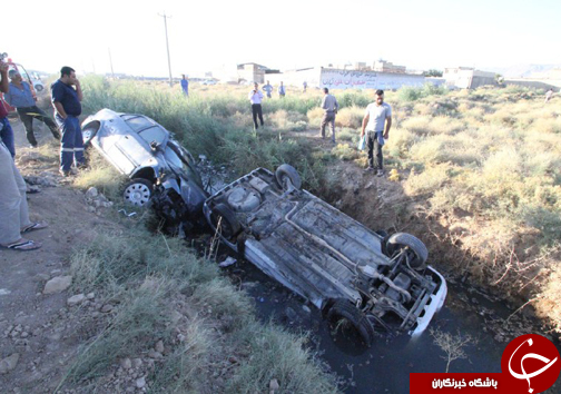 سقوط دو دستگاه خودرو سوارى درون كانال فاضلاب