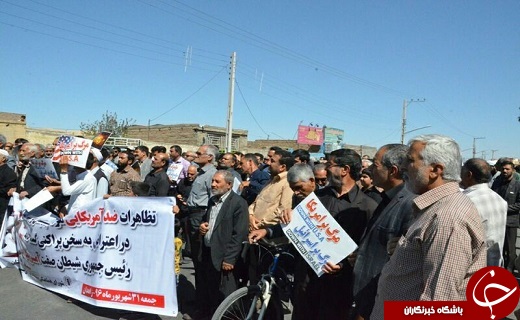 نمازگزاران زاهدانی بعد از اقامه نماز به راهپیمایی پرداختند+ تصاویر