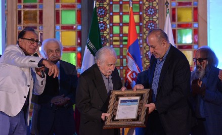 ديوان حافظ به زبان صربی&zwnj; با حضور محمود فرشچيان رونمایی شد