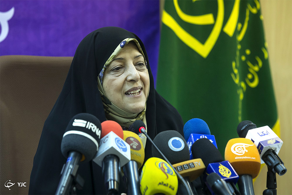 پیگیری طرح اصلاح گذرنامه برای خروج زنان نخبه از کشور/ قوانین مرخصی زایمان شامل قانون کار است