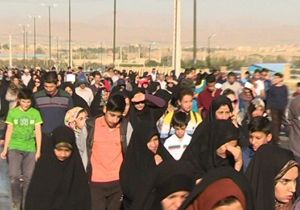 همایش پیاده روی خانوادگی در شهرکرد برگزار شد